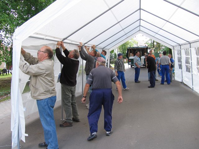 Waidernte und Vorbereitung des Waidmühlenfests 2010